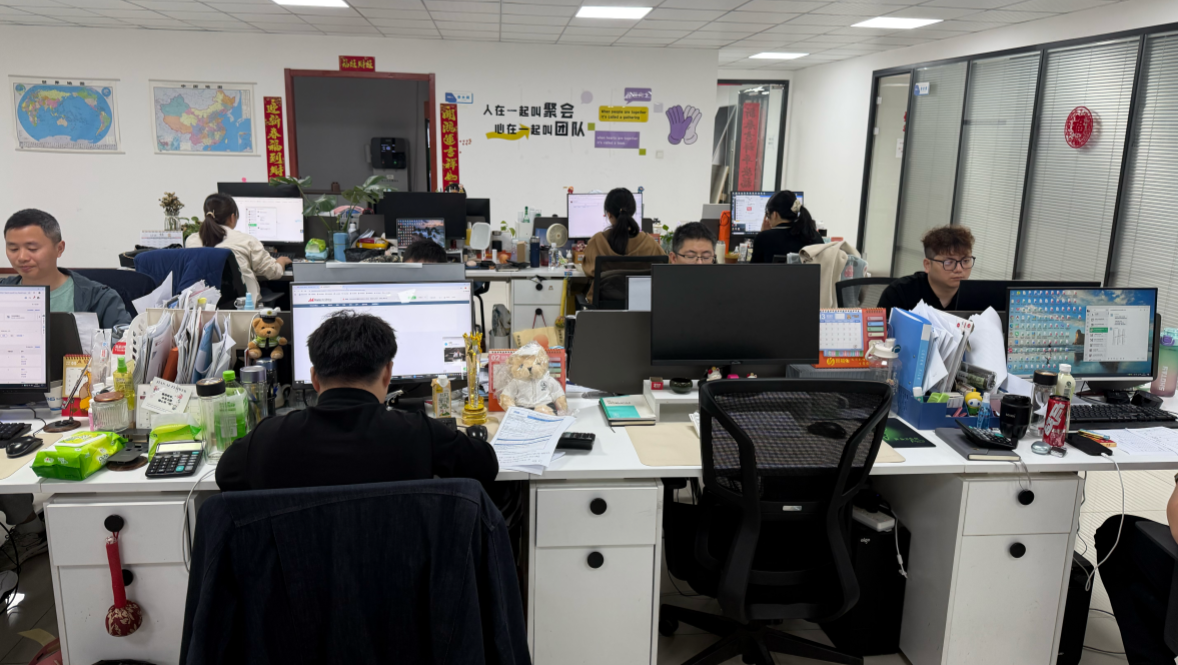 The-employees-at-Macdealers-work-very-hard.