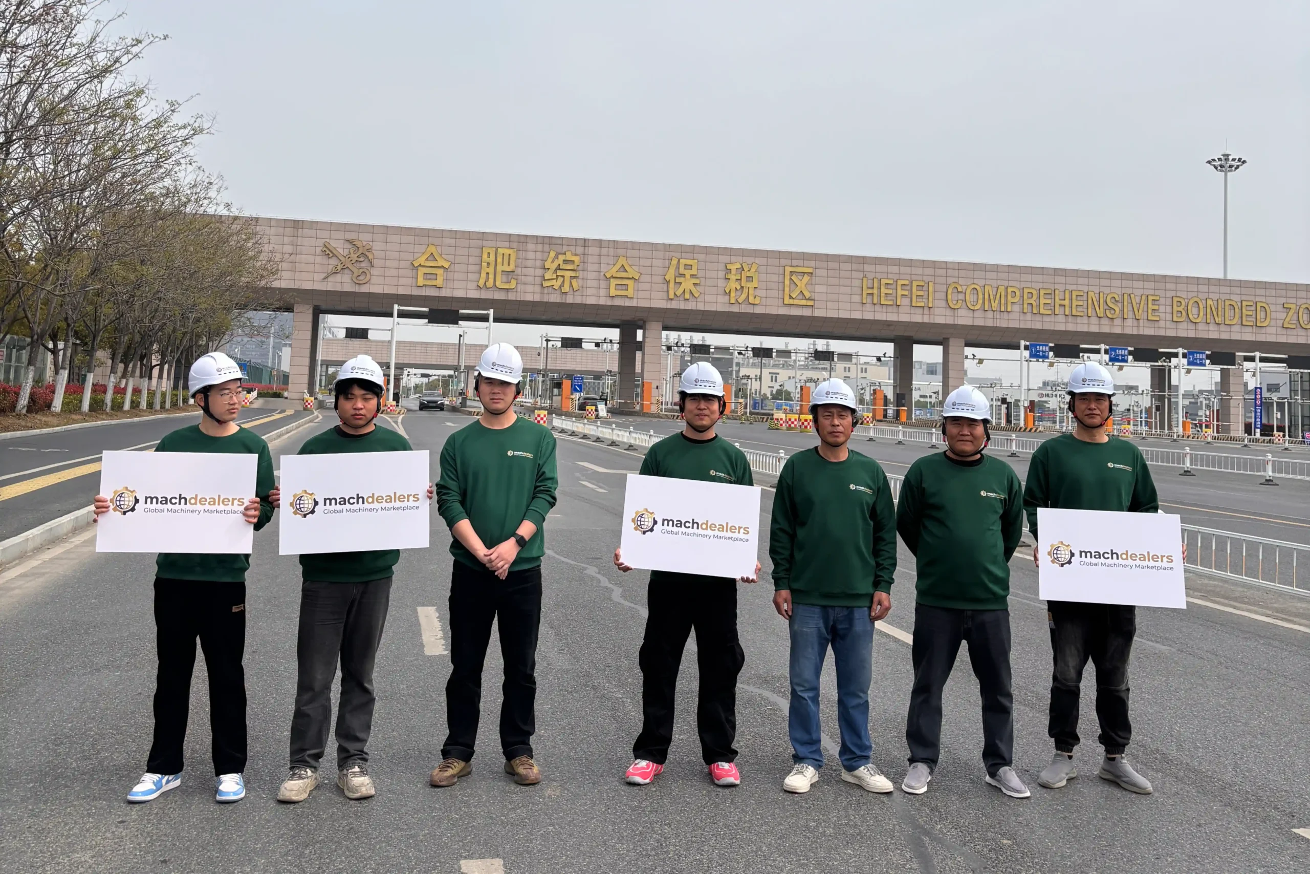 A group photo of all employees of Machdealers