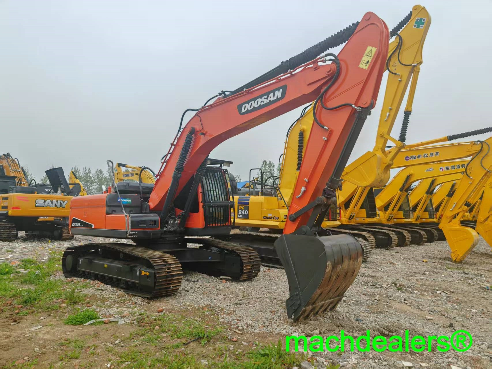 Doosan DX225 Excavator Image 1