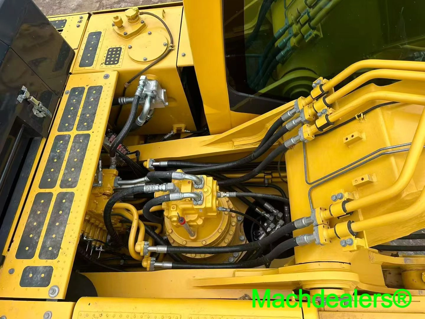 2010 Komatsu PC400 Crawler Heavy Excavator - Image 4