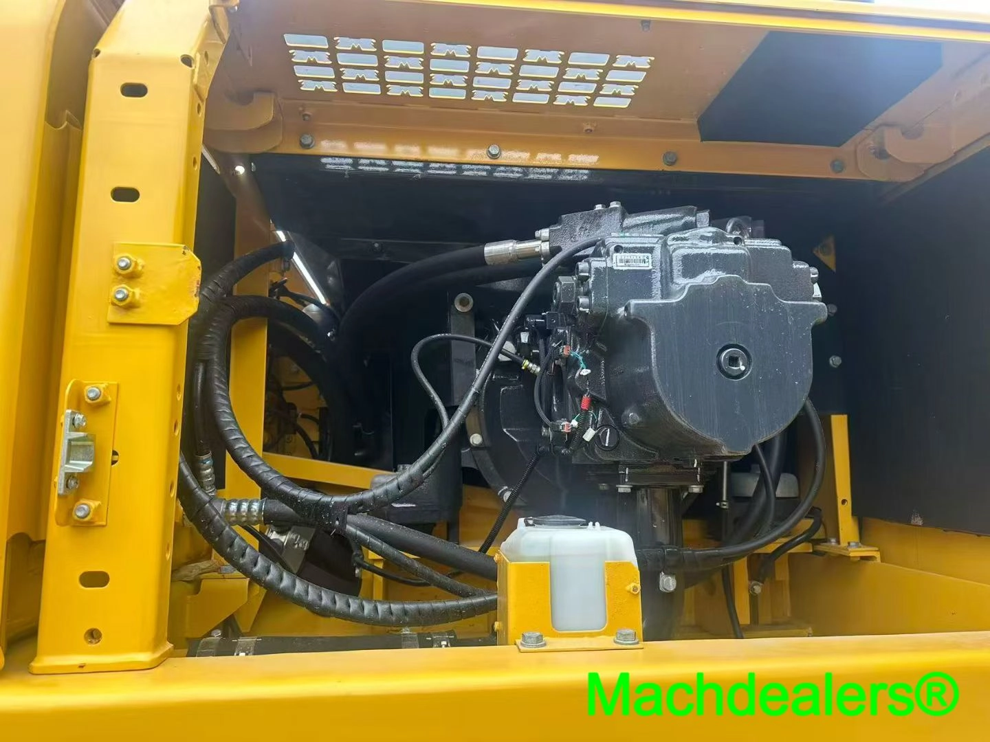 2010 Komatsu PC400 Crawler Heavy Excavator - Image 5