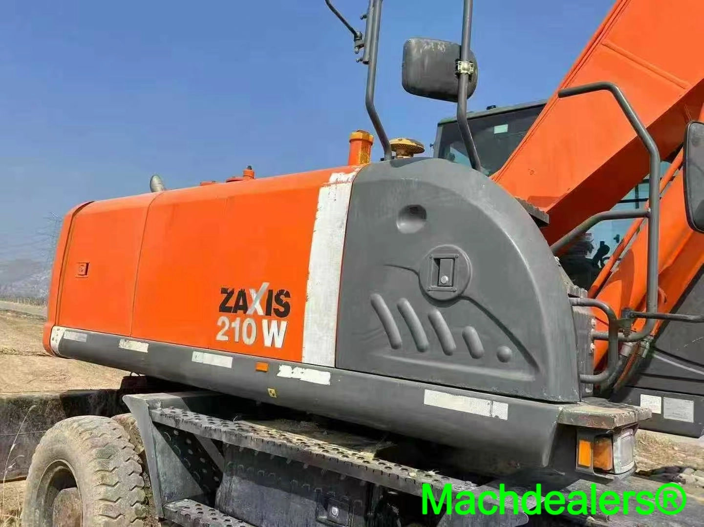 2017 Hitachi ZAXIS 210W Wheeled Excavator - Image 4