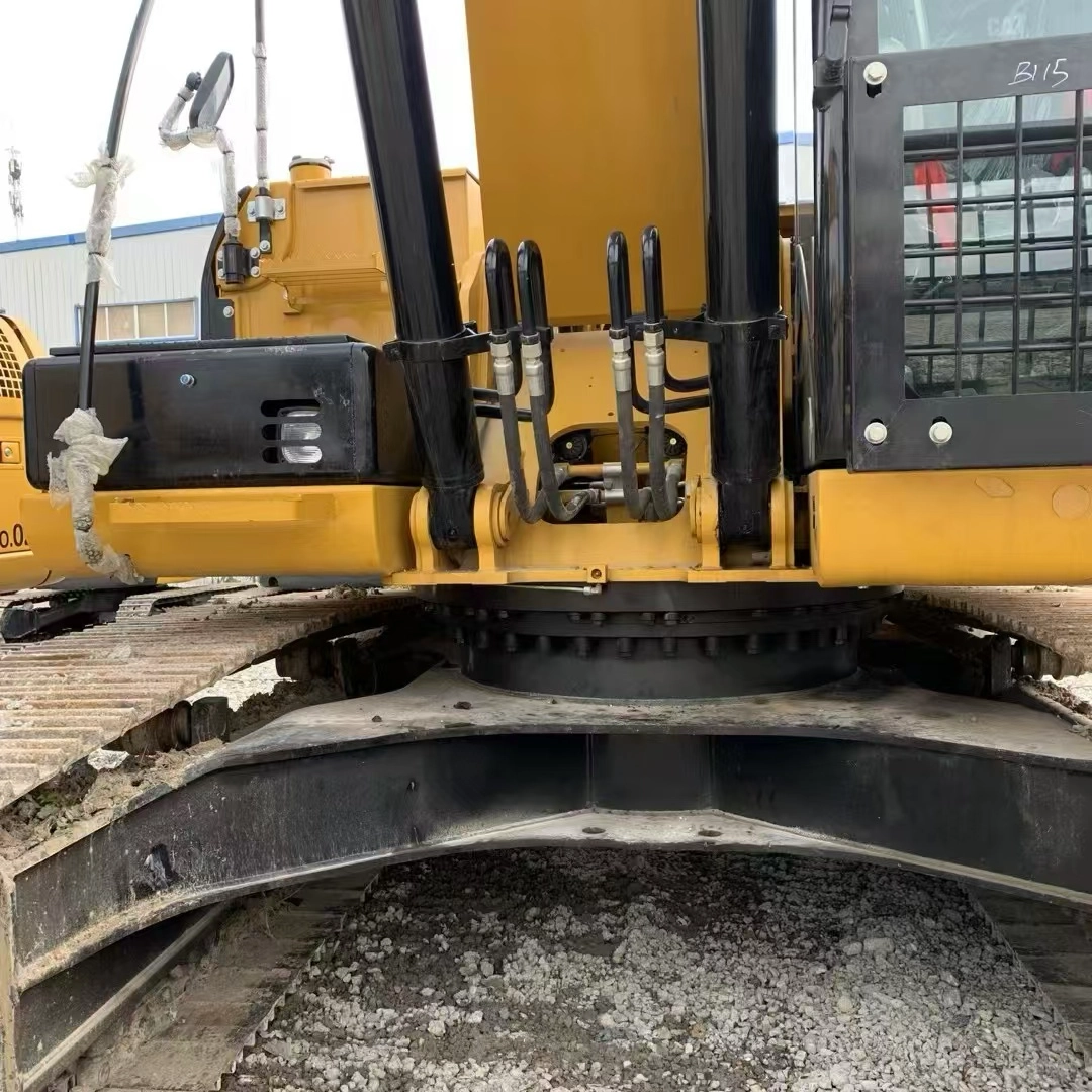 Caterpillar excavator boom base, swing bearing, and clean hydraulic cylinders in excellent condition. Caterpillar excavator boom base, swing bearing, and clean hydraulic cylinders in excellent condition.